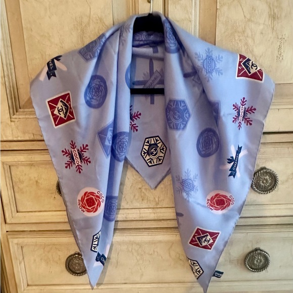 CHANEL White and Multicolor Scarf - Picture 12 of 15